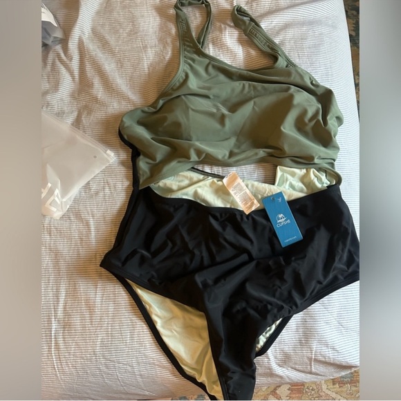 Cupshe Lush Sage Two-Toned One-Piece Swimsuit Bathing Suit Size XL NWT - Picture 4 of 6